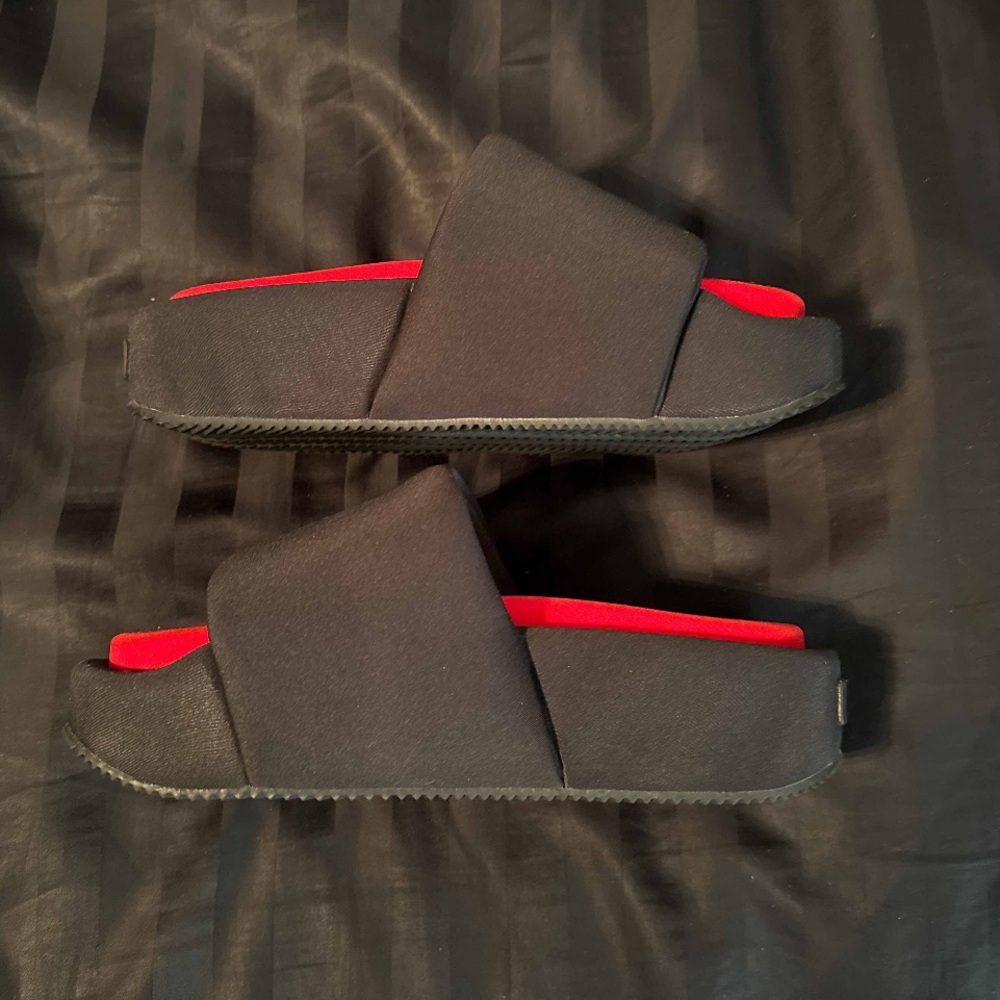 Y-3 Slides Black/Red size 4 Unisex